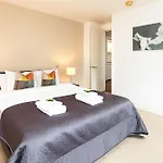 Stylish 1Br, Near Monument Station!
