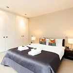 Stylish 1Br, Near Monument Station!