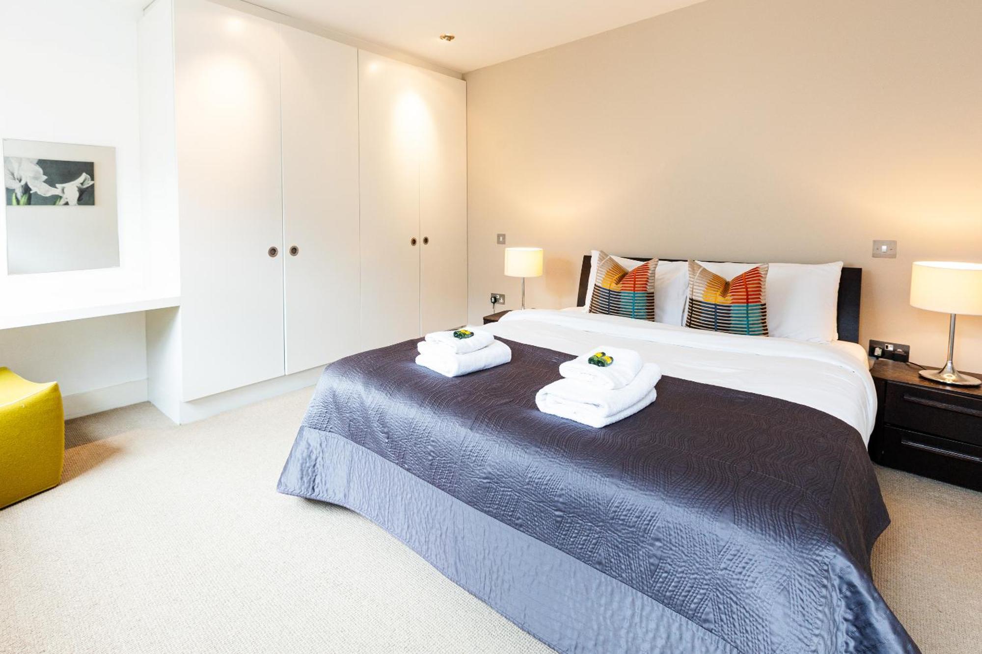 Stylish 1br, Near Monument Station! Appartamento