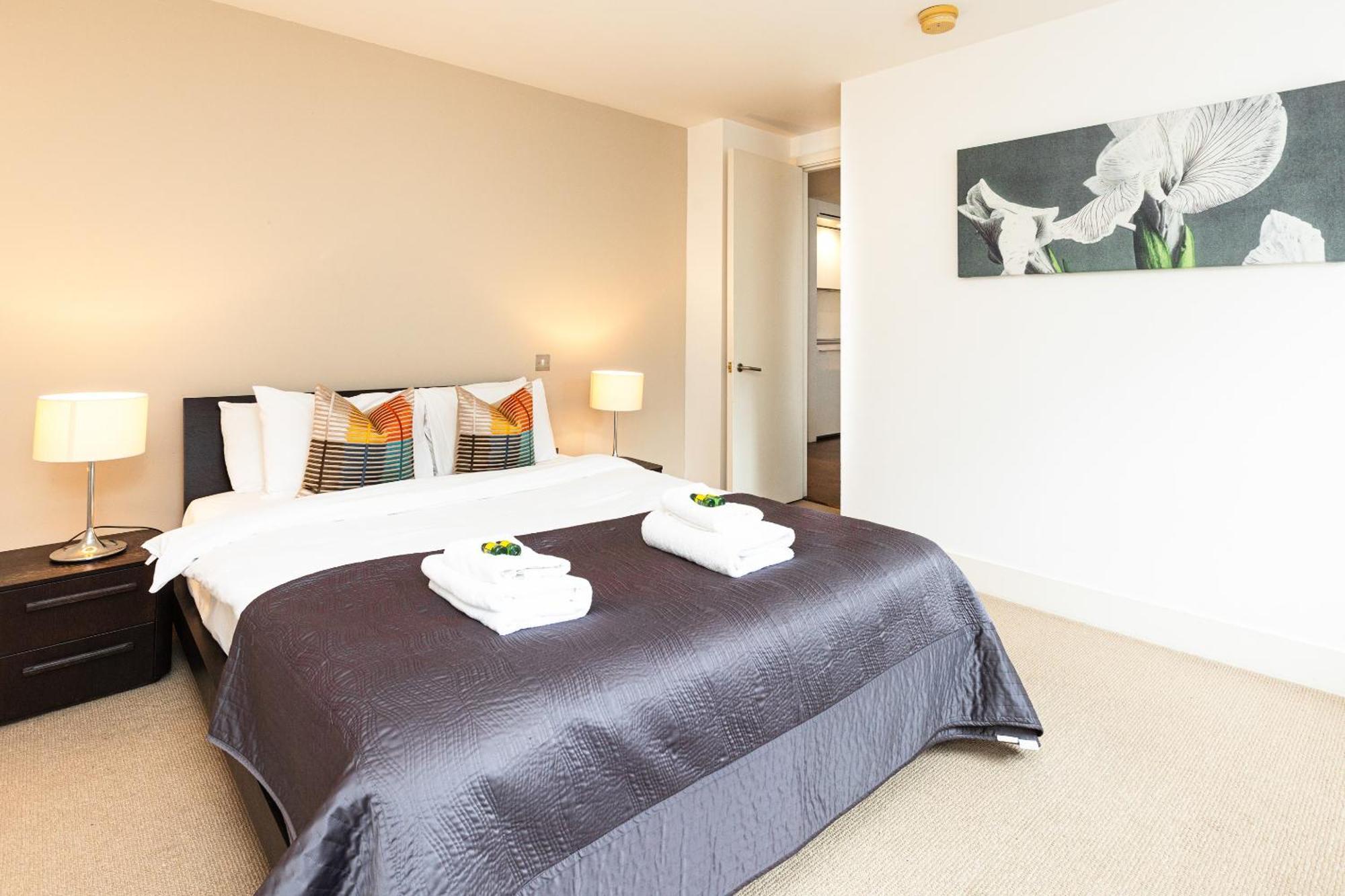 Stylish 1br, Near Monument Station! Appartamento