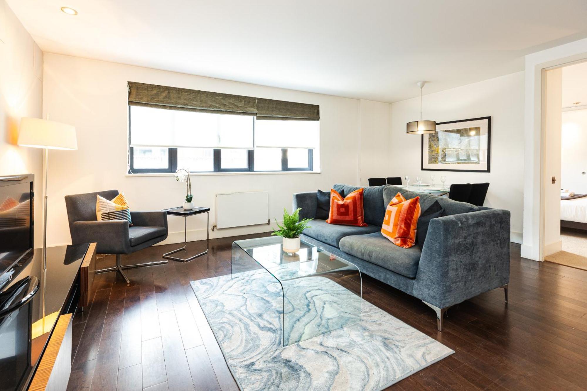 Stylish 1br, Near Monument Station! *