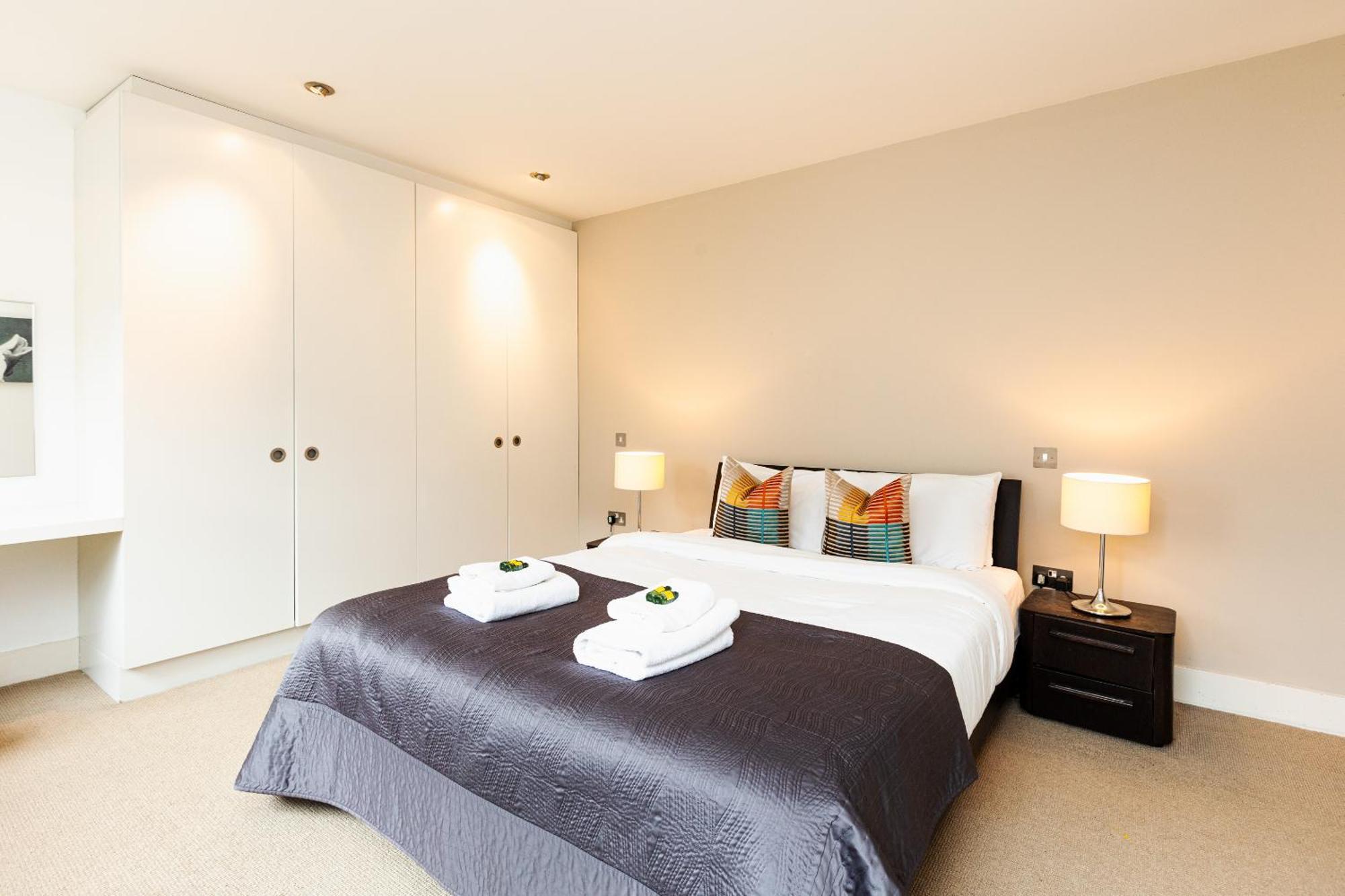 Stylish 1br, Near Monument Station! Appartamento *